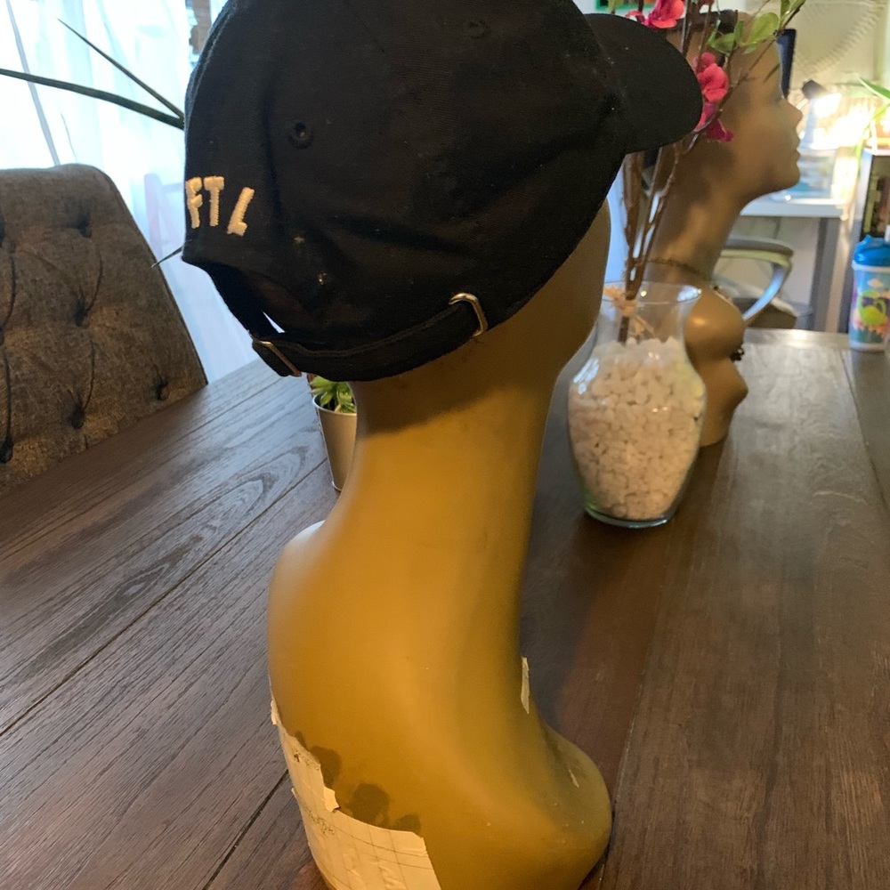 Adjustable cap - Picture 3 of 3